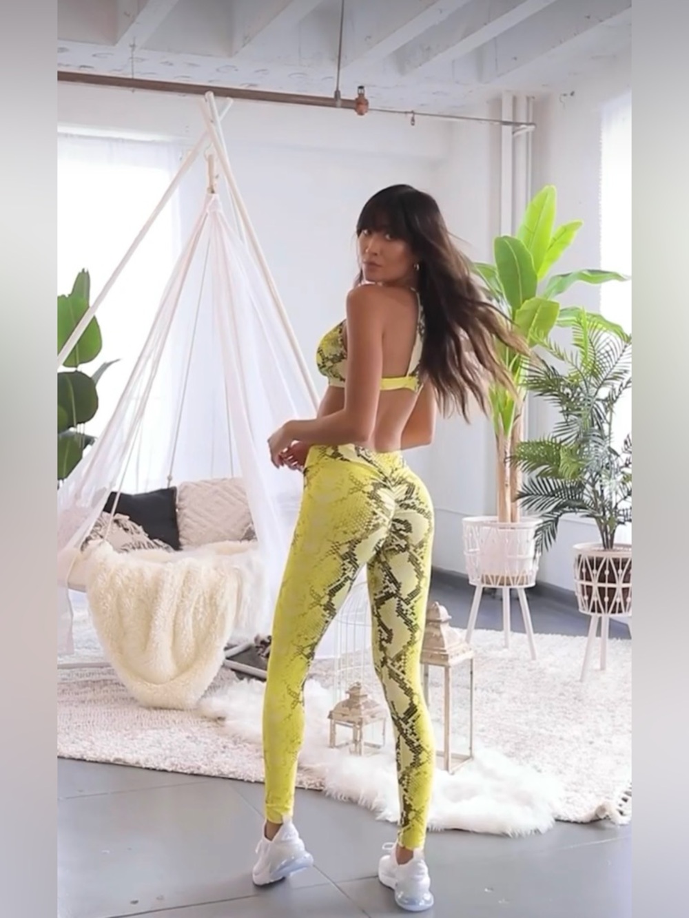 NWT Lici Fit Lemon Byte Snake print Vcut scrunch butt legging size medium